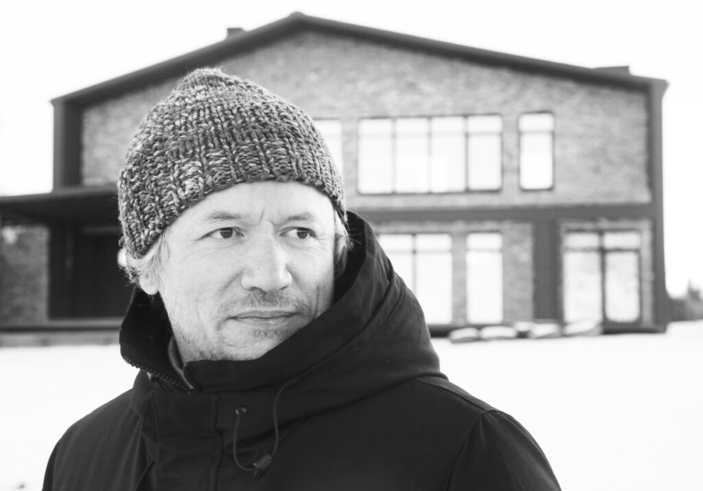 Ринат Гильмутдинов в мастерской